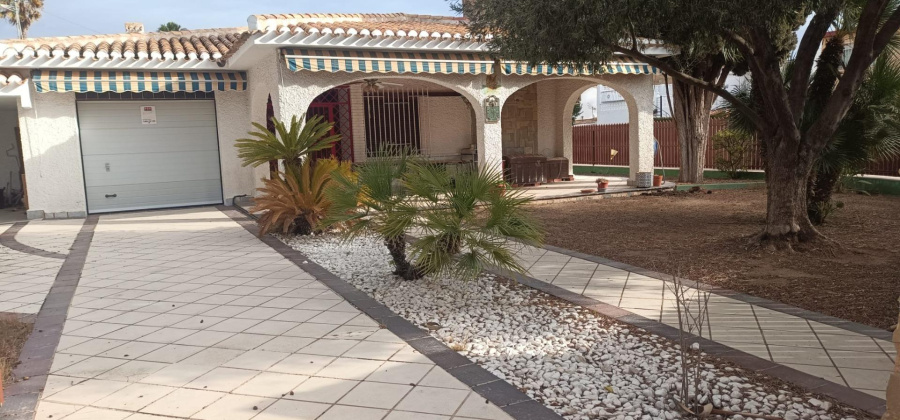 Torrevieja, Alicante, 5 Bedrooms Bedrooms, ,3 BathroomsBathrooms,Villa,Resale,0,75632294633312960