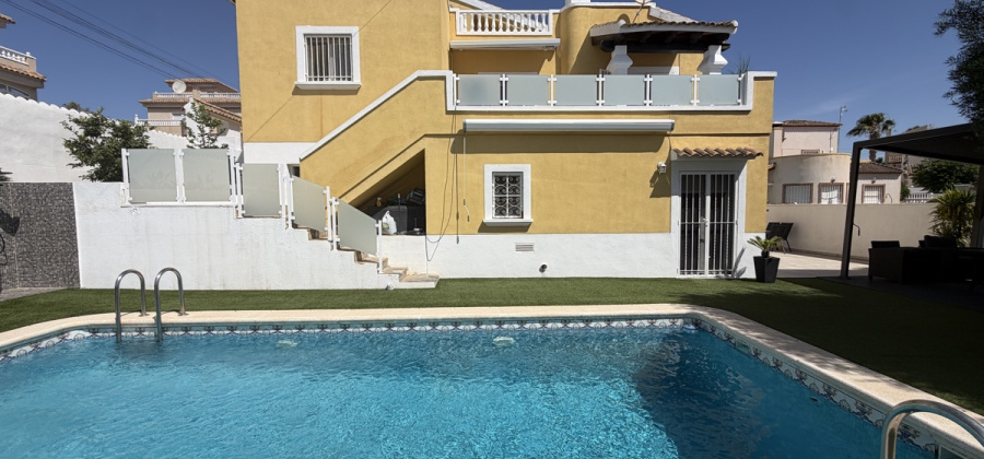Villamartin, Alicante, 3 Bedrooms Bedrooms, ,3 BathroomsBathrooms,Villa,Resale,0,103186298843216336