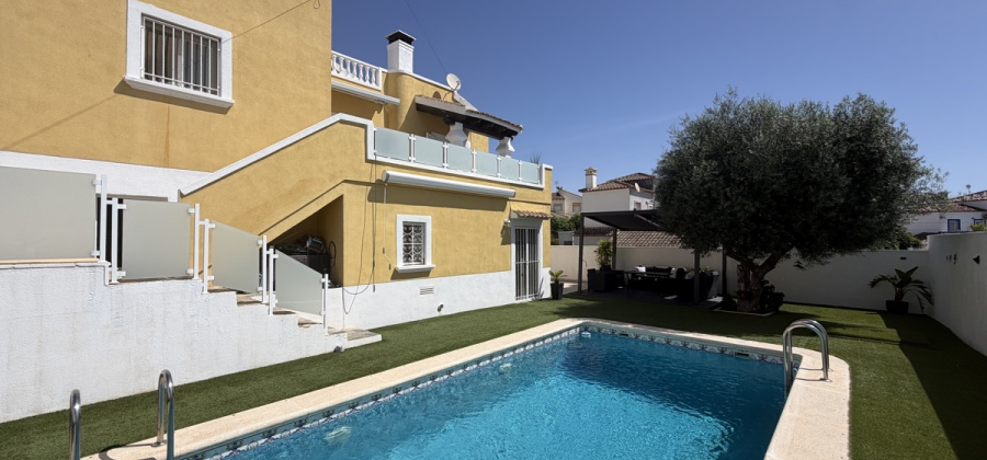Villamartin, Alicante, 3 Bedrooms Bedrooms, ,3 BathroomsBathrooms,Villa,Resale,0,103186298843216336