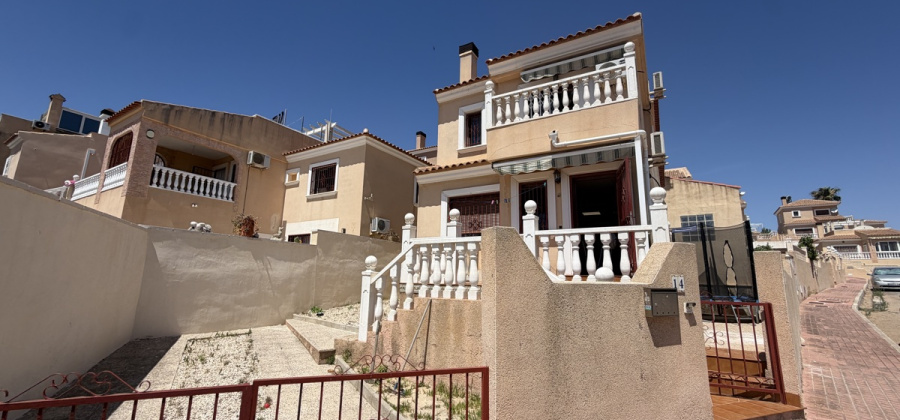 Villamartin, Alicante, 3 Bedrooms Bedrooms, ,1 BathroomBathrooms,Villa,Resale,0,103186103891043536