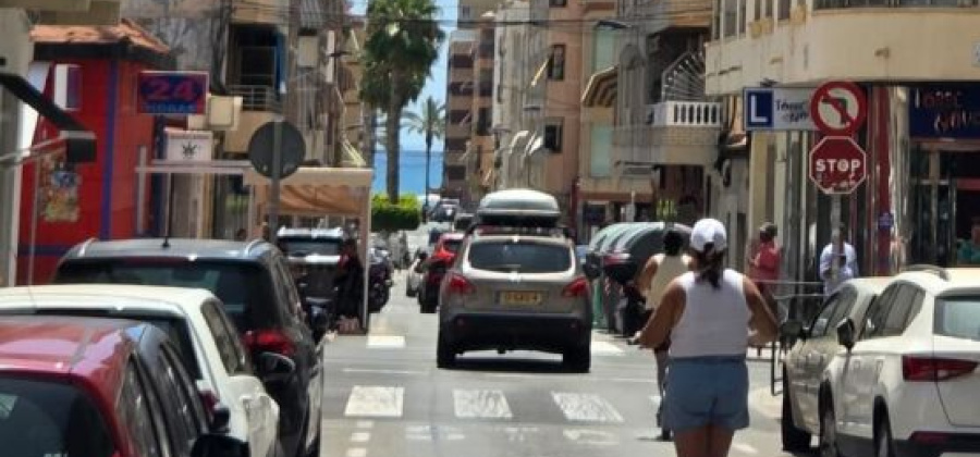 Torrevieja, Alicante, 3 Bedrooms Bedrooms, ,1 BathroomBathrooms,Apartment,Resale,0,75632172894995328