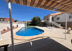 Torrevieja, Alicante, 5 Bedrooms Bedrooms, ,2 BathroomsBathrooms,Villa,Resale,0,75632227659512512