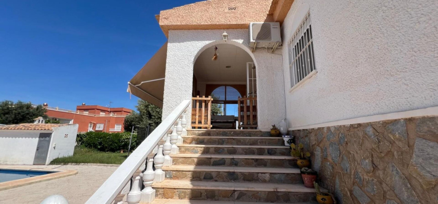 Torrevieja, Alicante, 5 Bedrooms Bedrooms, ,2 BathroomsBathrooms,Villa,Resale,0,75632227659512512