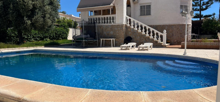 Torrevieja, Alicante, 5 Bedrooms Bedrooms, ,2 BathroomsBathrooms,Villa,Resale,0,75632227659512512