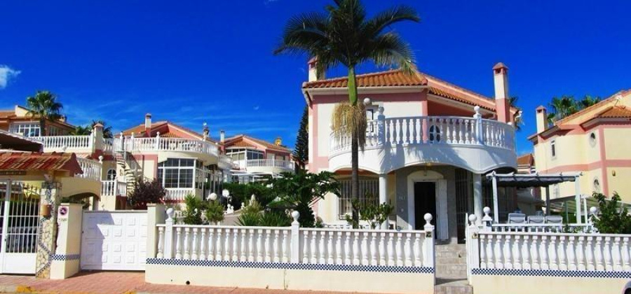 Torrevieja, Alicante, 3 Bedrooms Bedrooms, ,2 BathroomsBathrooms,Villa,Resale,0,7563270138569592