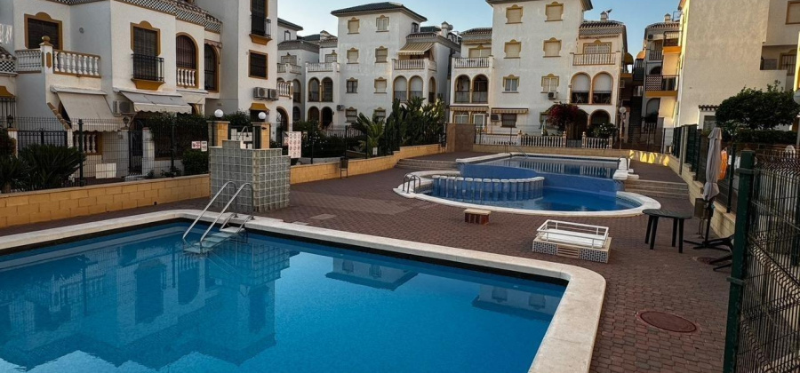 Torrevieja, Alicante, 3 Bedrooms Bedrooms, ,1 BathroomBathrooms,Apartment,Resale,0,7563274634540872
