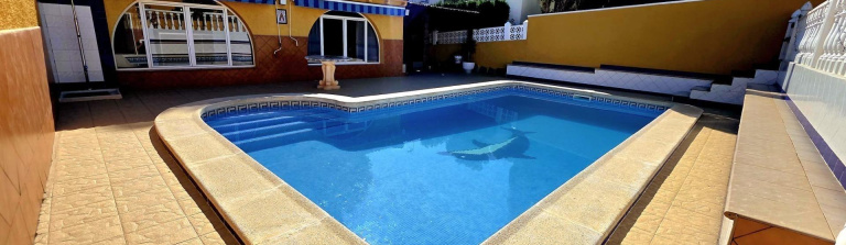 Torrevieja, Alicante, 2 Bedrooms Bedrooms, ,2 BathroomsBathrooms,Villa,Resale,0,75632165092051120
