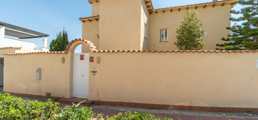 Torrevieja, Alicante, 4 Bedrooms Bedrooms, ,3 BathroomsBathrooms,Villa,Resale,0,75632173786126176