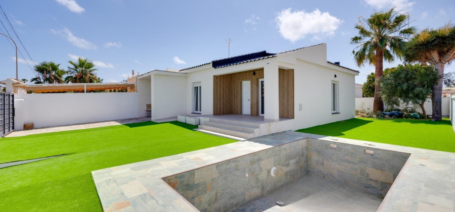 Torrevieja, Alicante, 4 Bedrooms Bedrooms, ,3 BathroomsBathrooms,Villa,Resale,0,75632223457886864