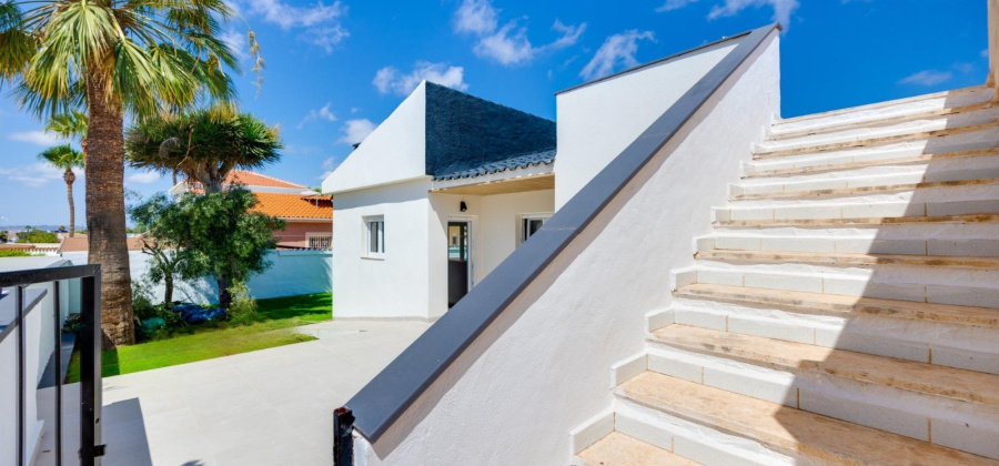 Torrevieja, Alicante, 4 Bedrooms Bedrooms, ,3 BathroomsBathrooms,Villa,Resale,0,75632223457886864
