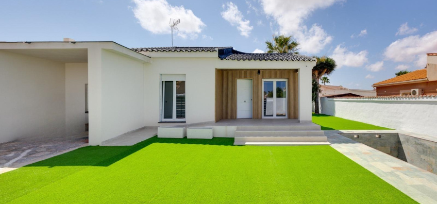 Torrevieja, Alicante, 4 Bedrooms Bedrooms, ,3 BathroomsBathrooms,Villa,Resale,0,75632223457886864