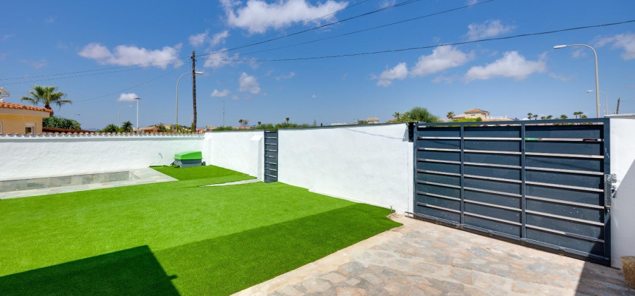 Torrevieja, Alicante, 4 Bedrooms Bedrooms, ,3 BathroomsBathrooms,Villa,Resale,0,75632223457886864