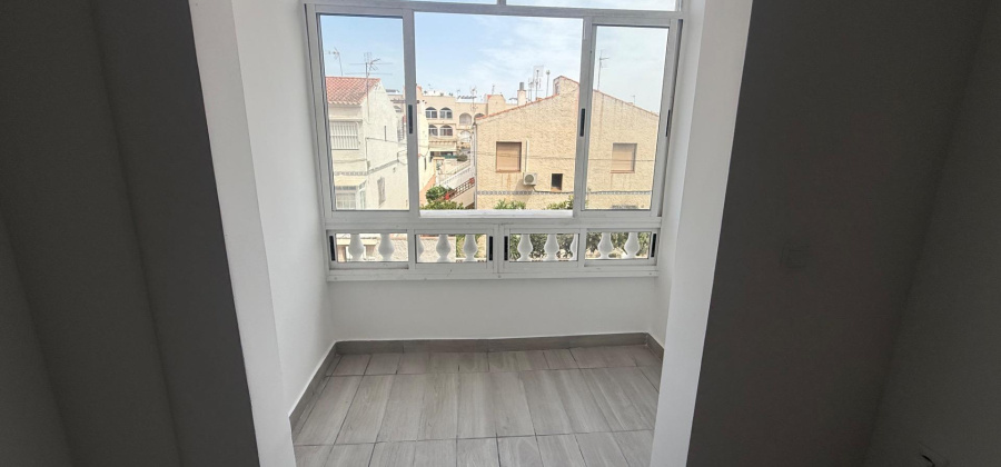 Torrevieja, Alicante, 2 Bedrooms Bedrooms, ,1 BathroomBathrooms,Apartment,Resale,0,75632143903705696