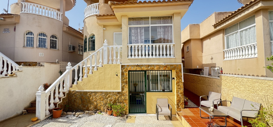 Villamartin, Alicante, 4 Bedrooms Bedrooms, ,2 BathroomsBathrooms,Villa,Resale,0,10318683861923704