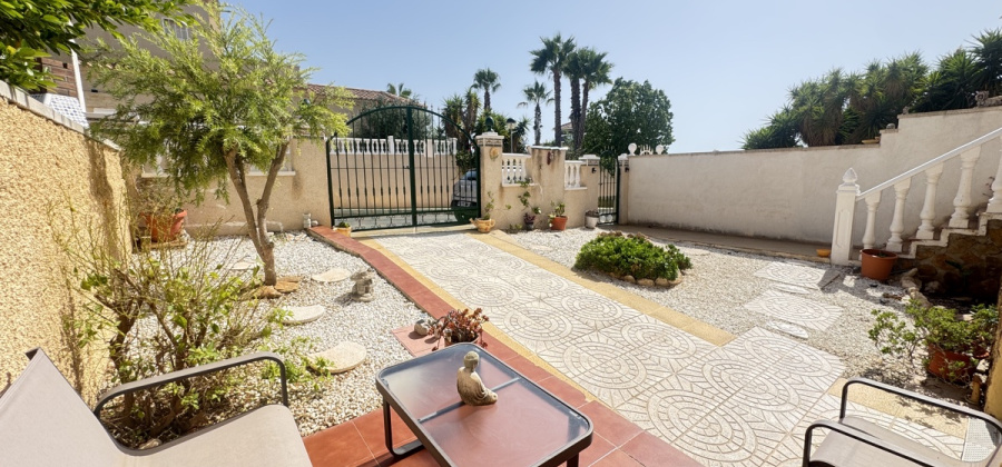 Villamartin, Alicante, 4 Bedrooms Bedrooms, ,2 BathroomsBathrooms,Villa,Resale,0,10318683861923704