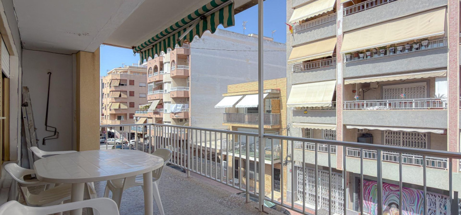 Torrevieja, Alicante, 4 Bedrooms Bedrooms, ,1 BathroomBathrooms,Apartment,Resale,0,75632229086094960