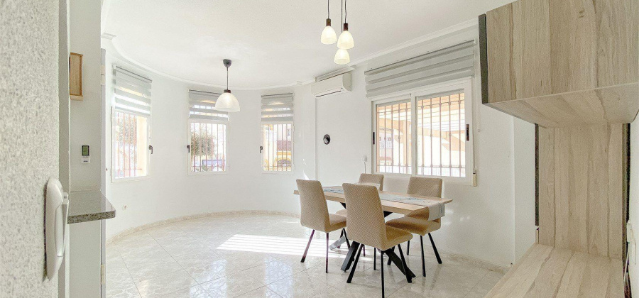 Torrevieja, Alicante, 3 Bedrooms Bedrooms, ,2 BathroomsBathrooms,Villa,Resale,0,75632233850460992