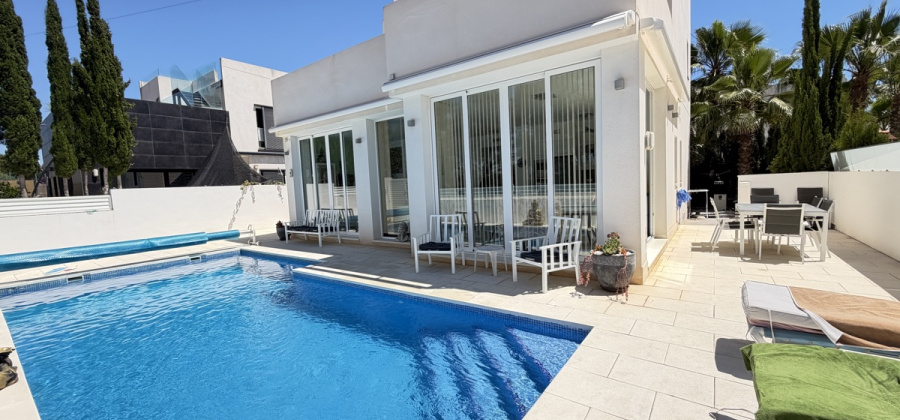 Mil Palmeras, Alicante, 4 Bedrooms Bedrooms, ,3 BathroomsBathrooms,Villa,Resale,0,10318686527791940