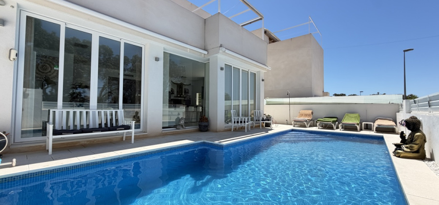 Mil Palmeras, Alicante, 4 Bedrooms Bedrooms, ,3 BathroomsBathrooms,Villa,Resale,0,10318686527791940