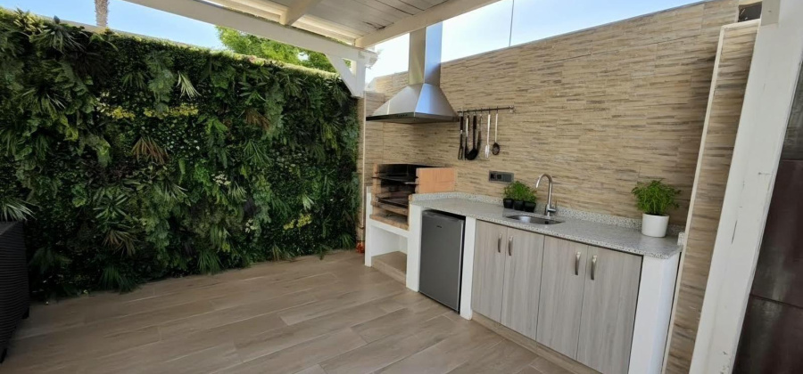Torrevieja, Alicante, 4 Bedrooms Bedrooms, ,2 BathroomsBathrooms,Villa,Resale,0,75632160031528816