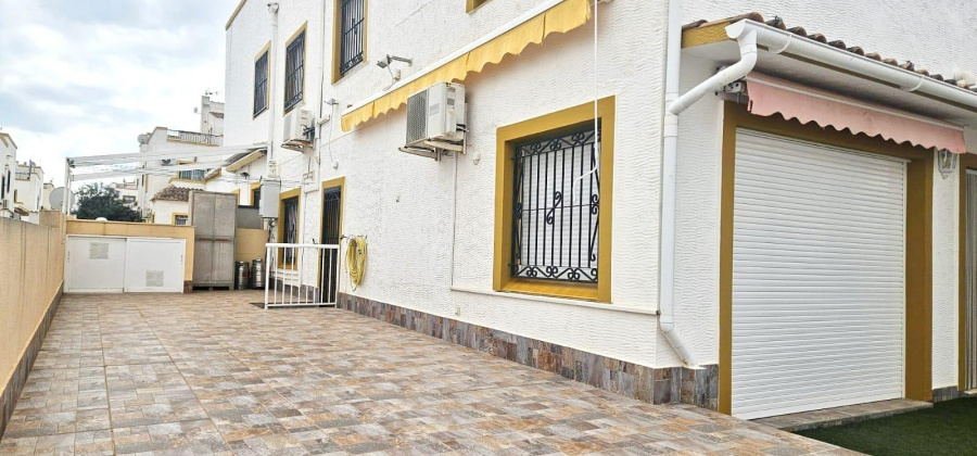 Torrevieja, Alicante, 6 Bedrooms Bedrooms, ,2 BathroomsBathrooms,Villa,Resale,0,7563274182941586