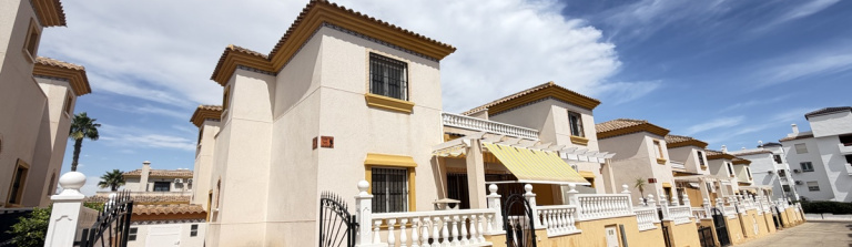 Villamartin, Alicante, 3 Bedrooms Bedrooms, ,2 BathroomsBathrooms,Townhouse,Resale,0,10318692225964198
