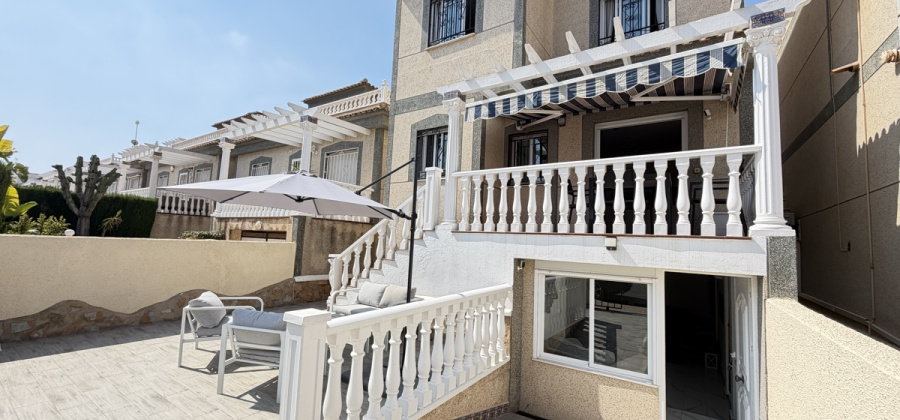 Villamartin, Alicante, 5 Bedrooms Bedrooms, ,3 BathroomsBathrooms,Villa,Resale,0,103186142090864464