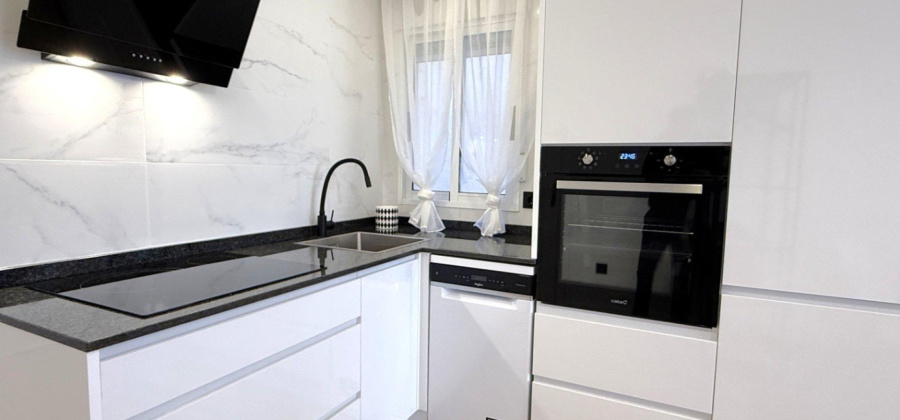 Torrevieja, Alicante, 2 Bedrooms Bedrooms, ,1 BathroomBathrooms,Apartment,Resale,0,75632288872187808
