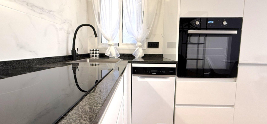 Torrevieja, Alicante, 2 Bedrooms Bedrooms, ,1 BathroomBathrooms,Apartment,Resale,0,75632288872187808