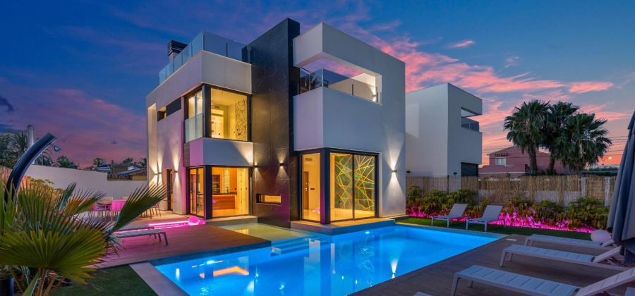 Torrevieja, Alicante, 3 Bedrooms Bedrooms, ,3 BathroomsBathrooms,Villa,Resale,0,7563292477569746