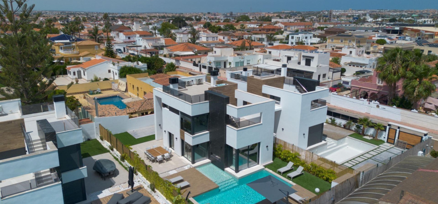 Torrevieja, Alicante, 3 Bedrooms Bedrooms, ,3 BathroomsBathrooms,Villa,Resale,0,7563292477569746