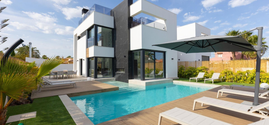 Torrevieja, Alicante, 3 Bedrooms Bedrooms, ,3 BathroomsBathrooms,Villa,Resale,0,7563292477569746