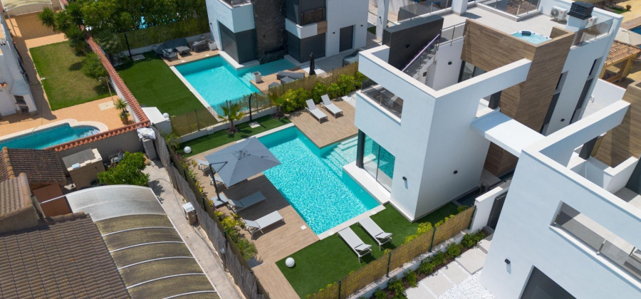 Torrevieja, Alicante, 3 Bedrooms Bedrooms, ,3 BathroomsBathrooms,Villa,Resale,0,7563292477569746
