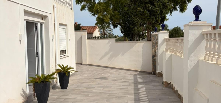 Torrevieja, Alicante, 4 Bedrooms Bedrooms, ,2 BathroomsBathrooms,Villa,Resale,0,75632207893993888