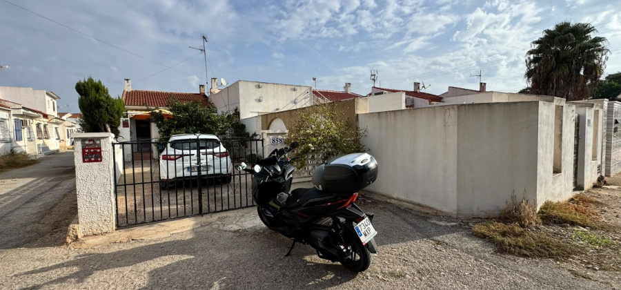 Torrevieja, Alicante, 2 Bedrooms Bedrooms, ,1 BathroomBathrooms,Bungalow,Resale,0,75632275471981424