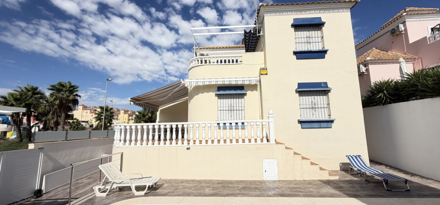 Villamartin, Alicante, 3 Bedrooms Bedrooms, ,2 BathroomsBathrooms,Villa,Resale,0,103186240625296992