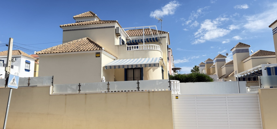 Villamartin, Alicante, 3 Bedrooms Bedrooms, ,2 BathroomsBathrooms,Villa,Resale,0,103186240625296992