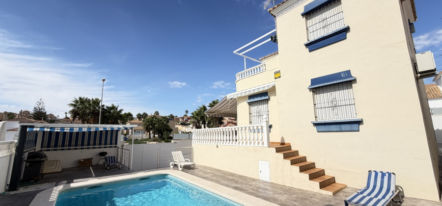 Villamartin, Alicante, 3 Bedrooms Bedrooms, ,2 BathroomsBathrooms,Villa,Resale,0,103186240625296992