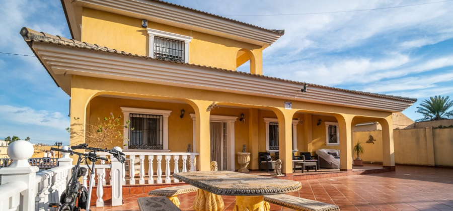 Torrevieja, Alicante, 6 Bedrooms Bedrooms, ,6 BathroomsBathrooms,Villa,Resale,0,103536228848927392